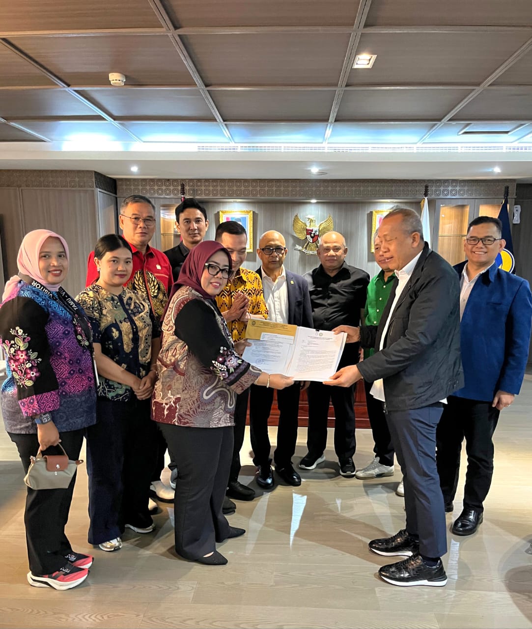 Pimpinan dan Ketua Fraksi di DPRD Provinsi Kalimantan Barat menyampaikan sejumlah aspirasi mahasiswa dan warga Kalbar ke Wakil Ketua DPR RI dan anggota DPR RI dari dapil Kalbar 1 dan Kalbar 2.