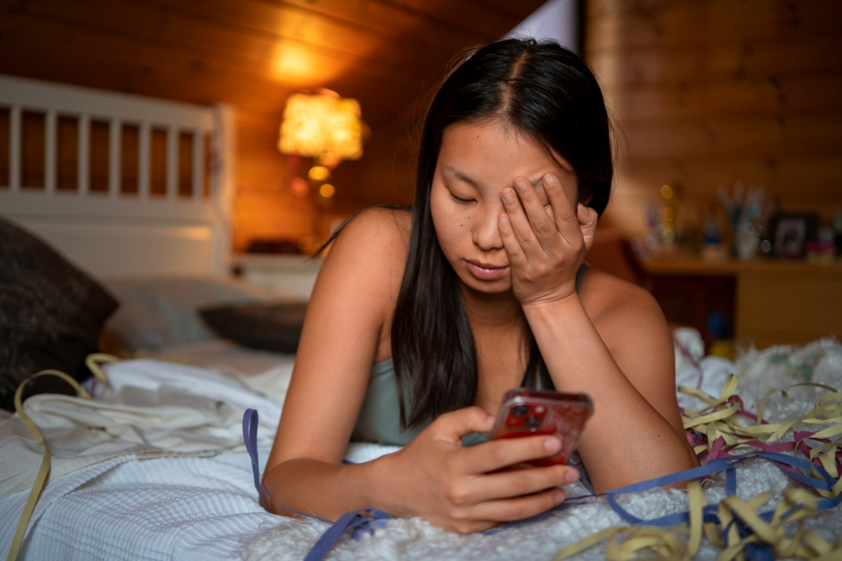 Kecanduan scrolling media sosial ternyata lebih berbahaya dari kecanduan alkohol.