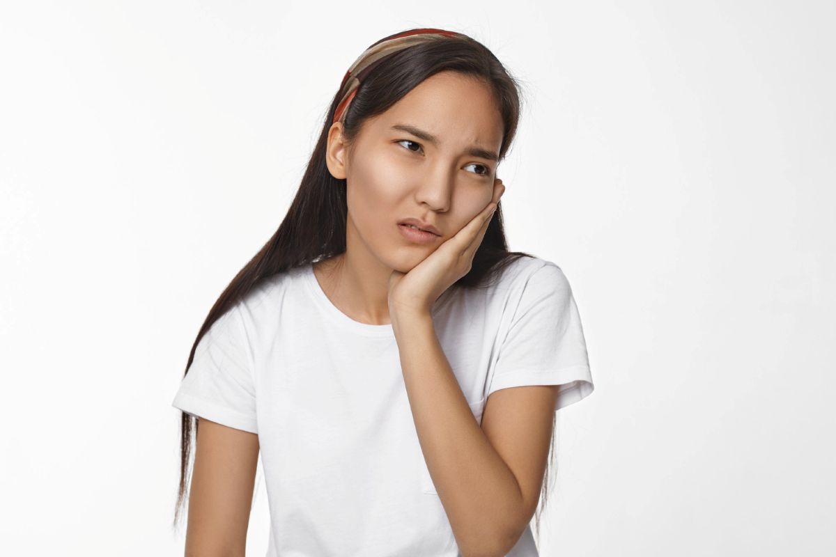 Cara membuat ramuan herbal yang ampuh redakan sakit gigi tanpa obat kimia.