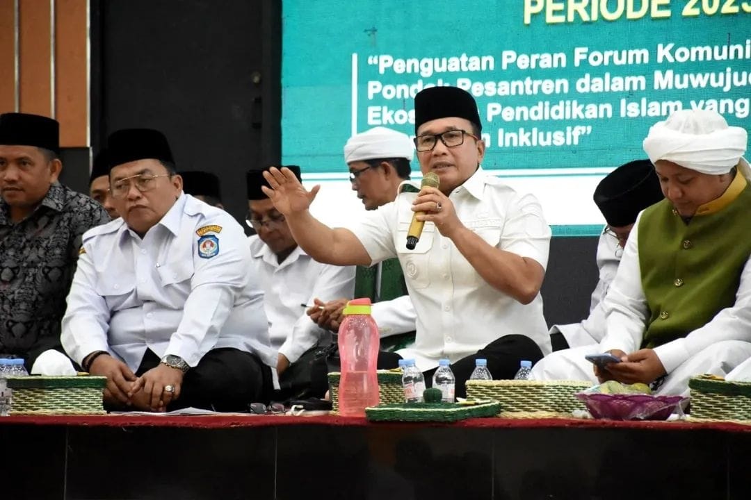 HADIR: Bupati Kubu Raya, Sujiwo, bersama Wakil Bupati Sukiryanto menghadiri Peringatan Maulid Nabi Muhammad SAW 1447 H yang dirangkai dengan pelantikan pengurus Forum Komunikasi Pondok Pesantren