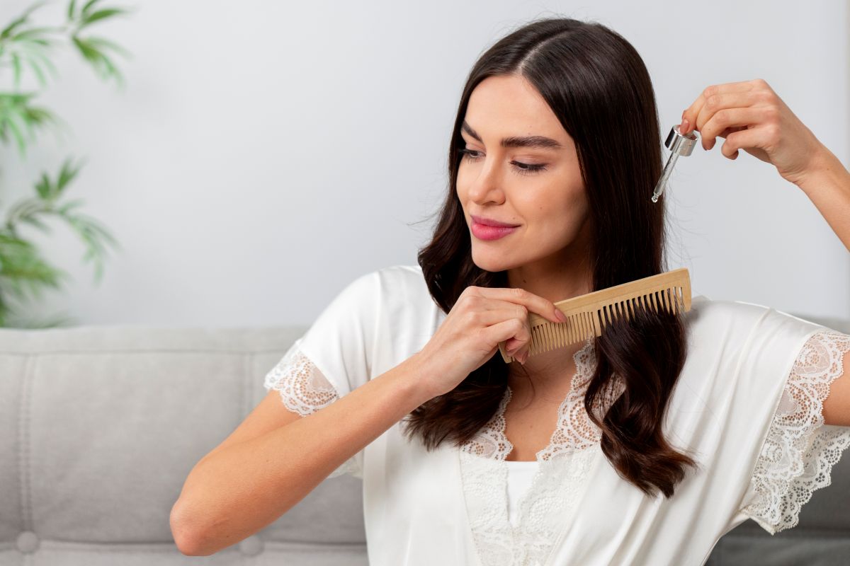 Cara merawat rambut agar tidak terjadi kerontokan.