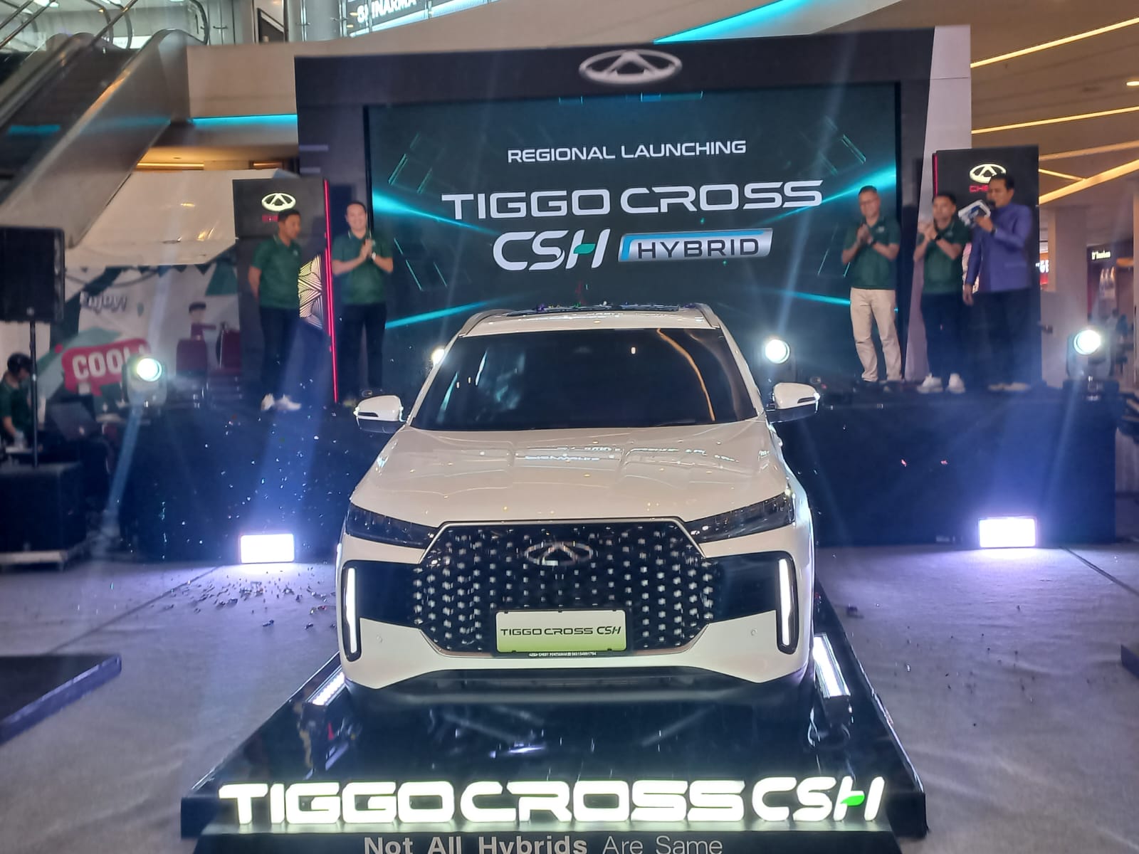 LUNCURKAN : Peluncuran Chery TIGGO Cross CSH Hybrid & Sport 1.5 ini dilaksanakan di Gaia Bumi Raya City Mall, Kamis (11/9) malam.&nbsp;