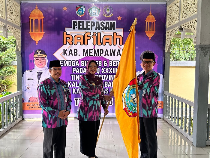 KAFILAH: Suasana pelepasan Kafilah MTQ Kabupaten Mempawah yang akan berlaga di Kapuas Hulu.
