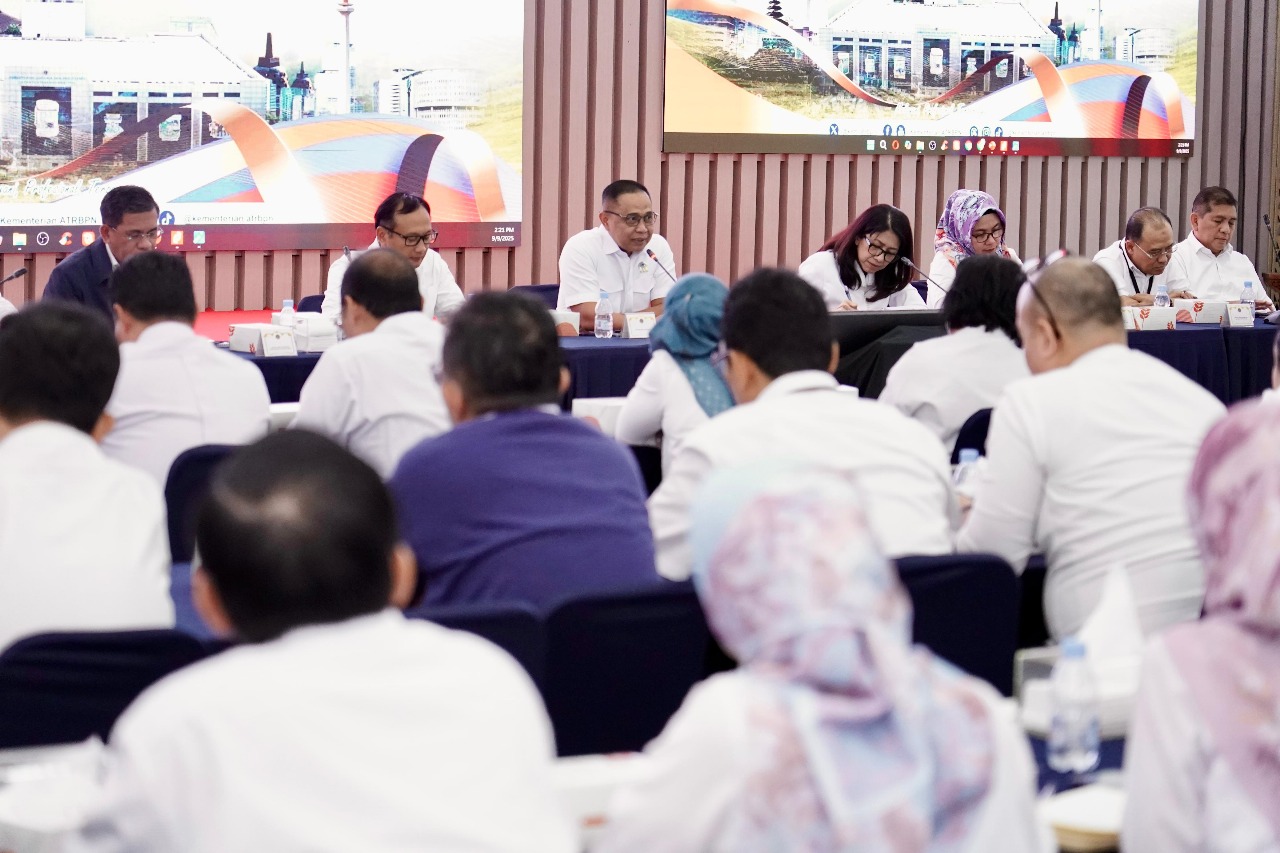Monitoring dan Evaluasi (Monev) Pelaksanaan Program dan Kegiatan Tahun 2025 di lingkungan Sekretariat Jenderal, di Aula Prona Kementerian ATR/BPN, Jakarta, Selasa (9/9/2025).
