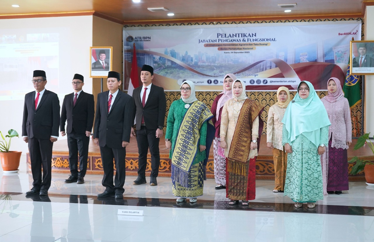 Empat Pejabat Pengawas Kantor Pertanahan Kabupaten Kubu Raya resmi dilantik.