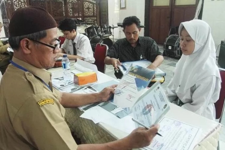 Ilustrasi mengurus surat keterangan tidak mampu.