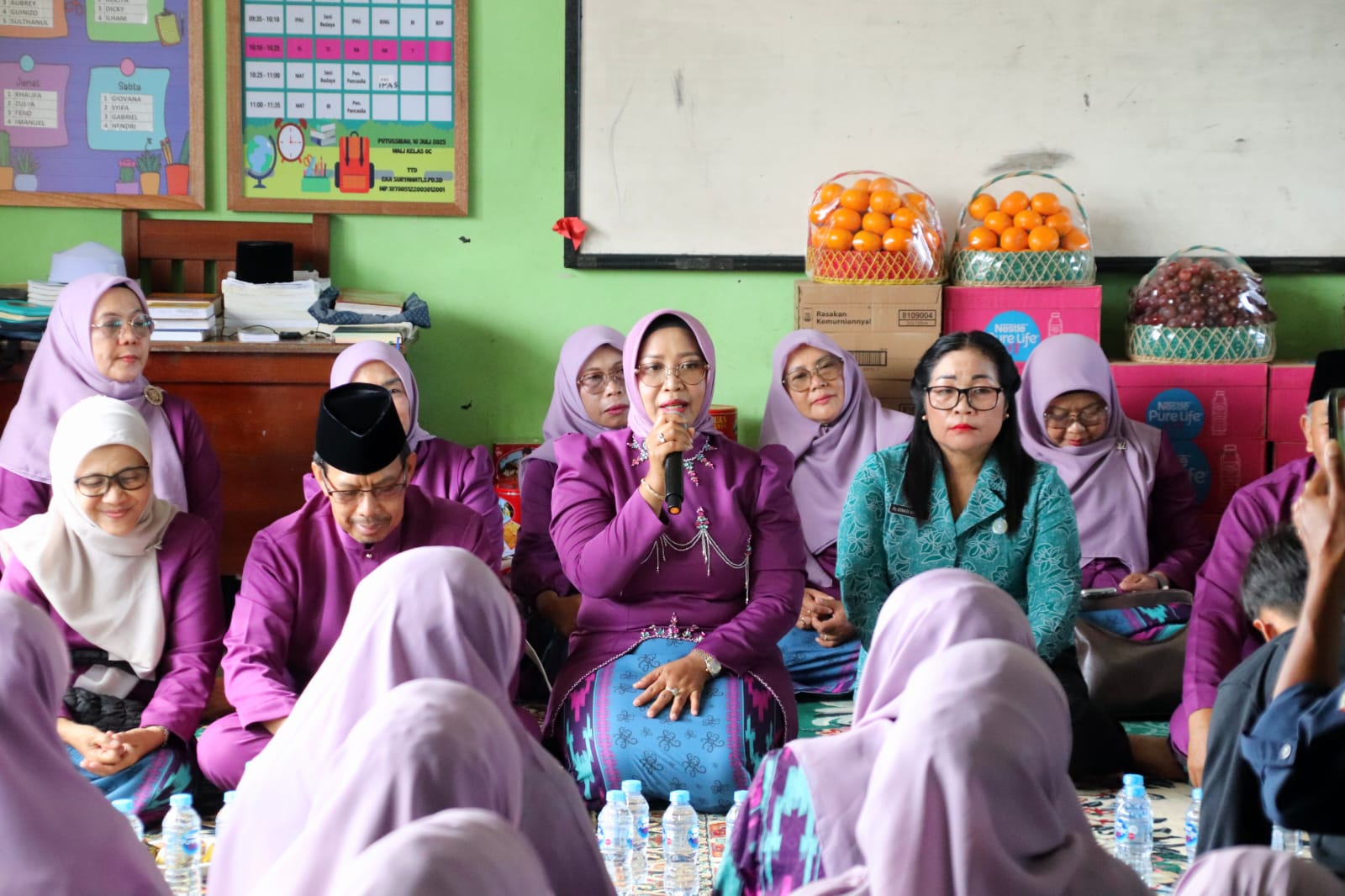 ARAHAN: Bupati Mempawah memberikan arahan saat sambangi kafilah Mempawah.