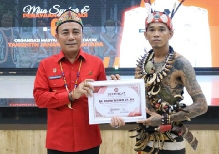 Krisantus Kurniawan, menghadiri perayaan HUT ke-6 sekaligus pelantikan pengurus baru Tangkitn Janawi Nusantara periode 2025&ndash;2030