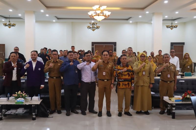 DIABADIKAN: Foto bersama Rakor pencanangan Bulan Bakti Peternakan dan Kesehatan Hewan ke-189 serta peringatan Hari Rabies Sedunia 2025.