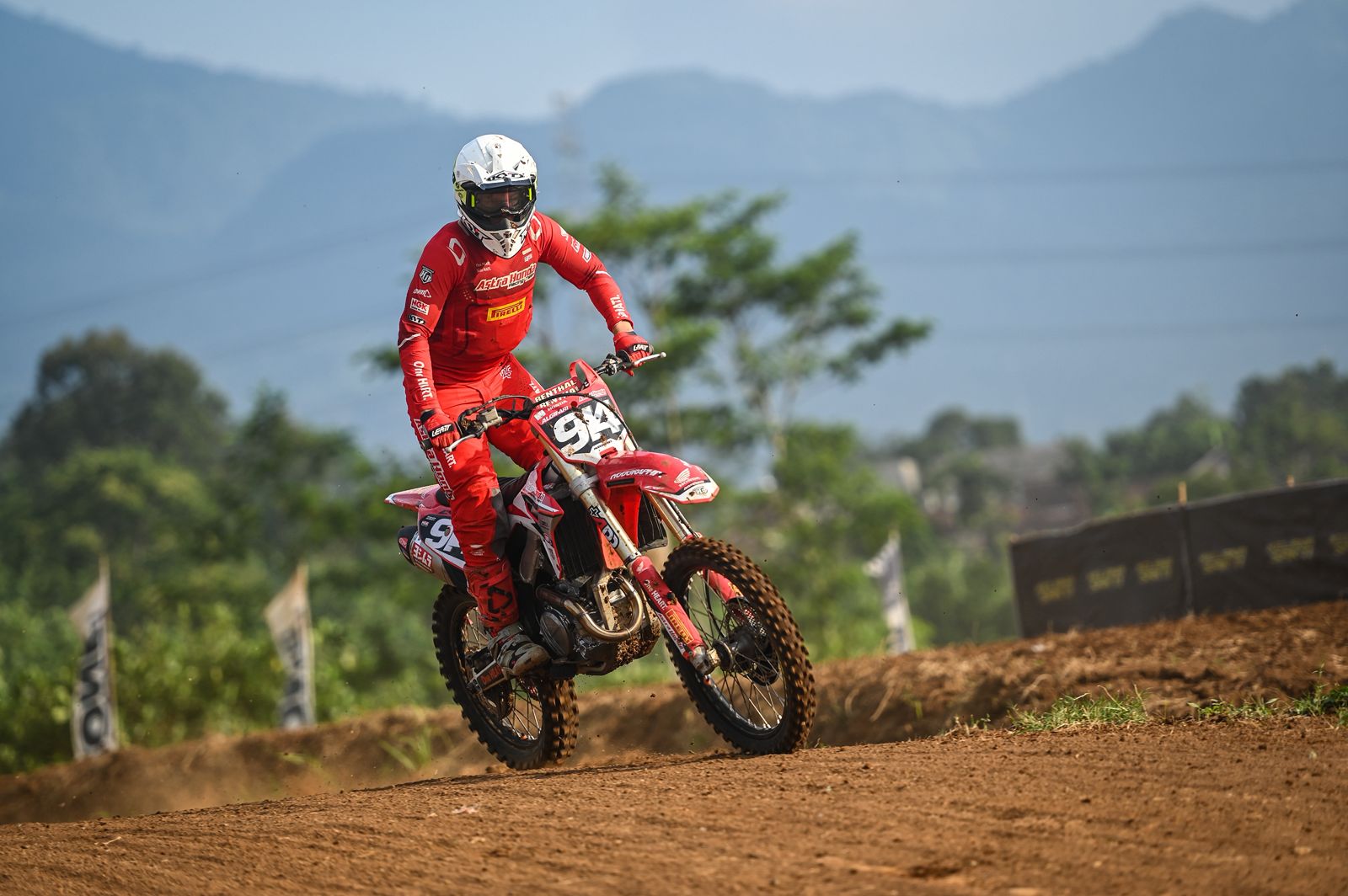 Arsenio raih podium Kejurnas Motocross Semarang.