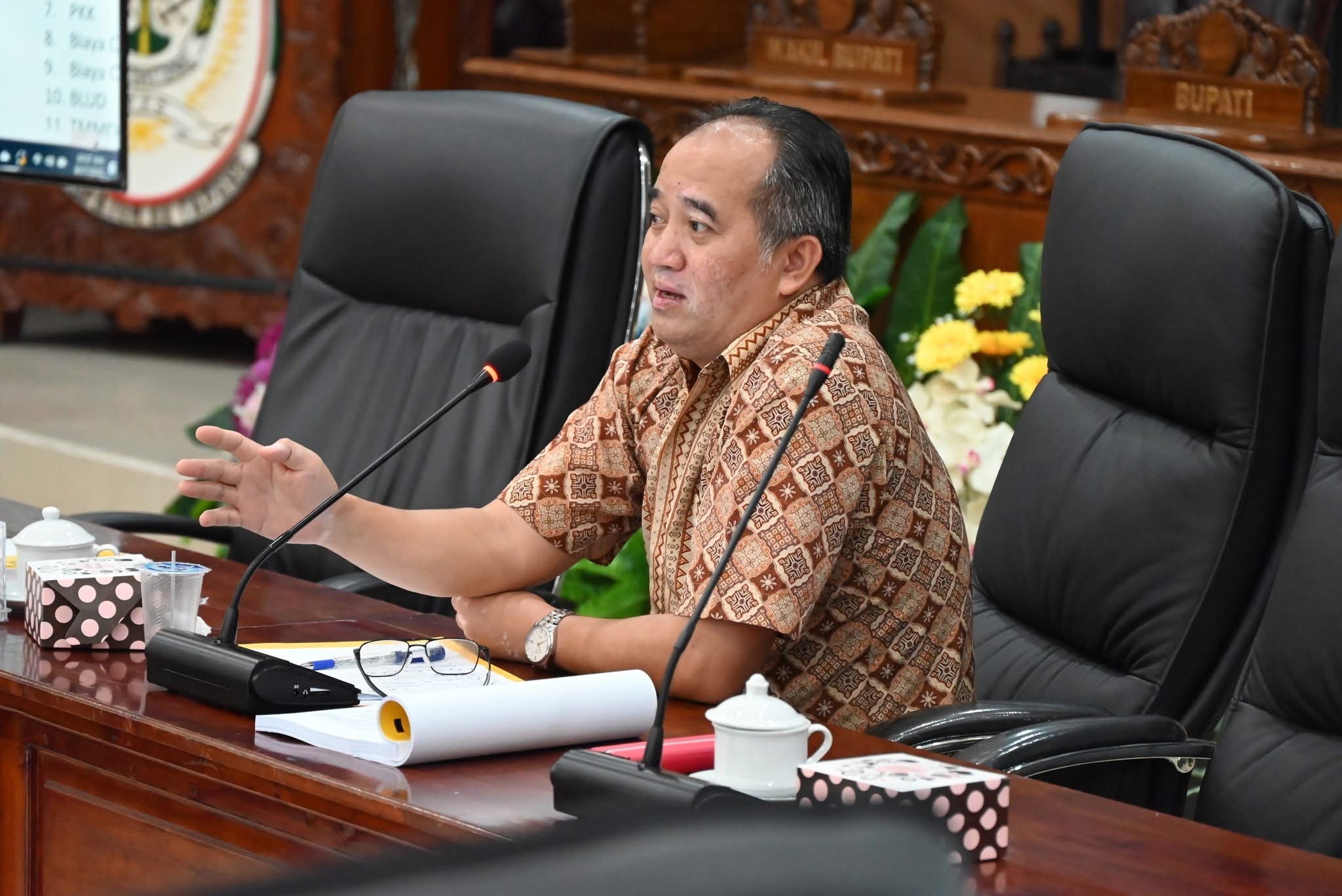RAPBD : Wakil Ketua DPRD Ketapang, Mateus Yudi, memimpin rapat pembahasan RAPBD 2026, Rabu (17/9).