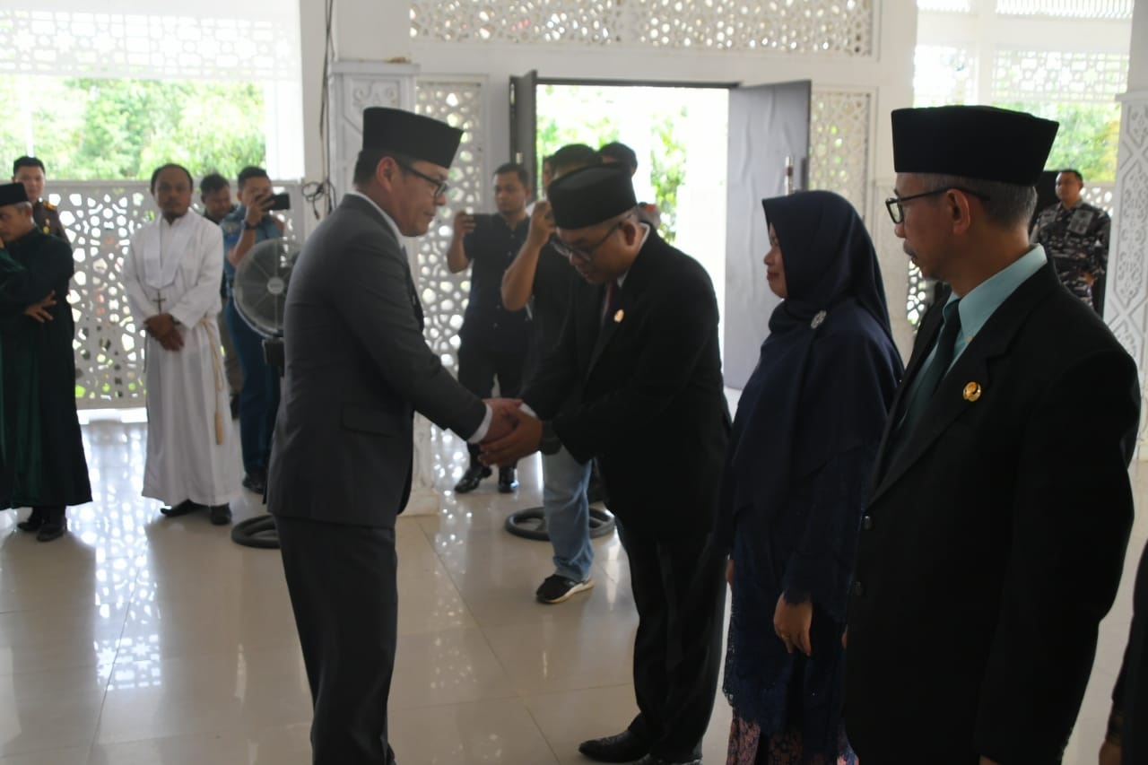 LANTIK : Bupati Kayong Utara, Romi Wijaya resmi melantik 10 Pejabat Pimpinan Tinggi Pratama.
