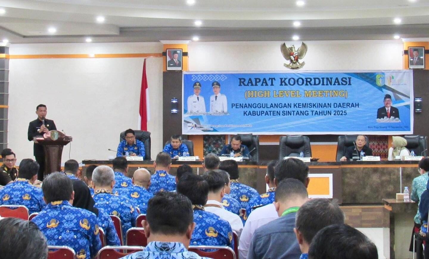 BUKA RAKOR: Wakil Bupati Sintang Florensius Ronny membuka Rapat Koordinasi Penanggulangan Kemiskinan Kabupaten Sintang Tahun 2025, Kamis (18/9).