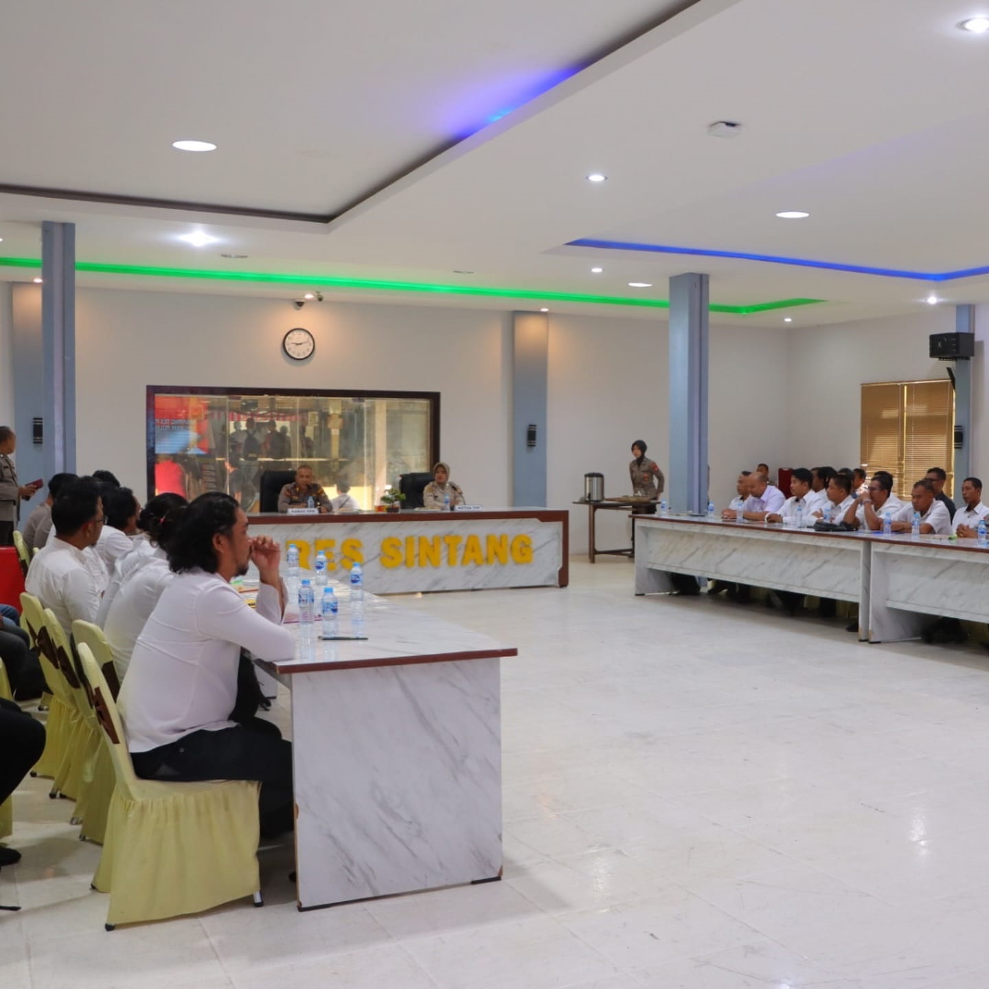 TES PSIKOLOGI: Personel Polres Sintang menjalani tes psikologi dan konseling pemegang senpi yang digelar Biro SDM Polda Kalbar.