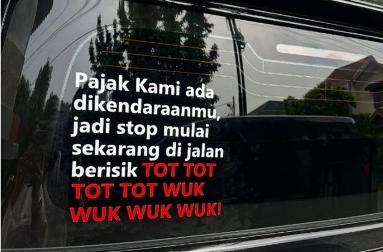Potret sindiran &lsquo;Tot Tot Wuk Wuk&rsquo; terkait simbol prioritas yang dinilai mengganggu para pengguna jalan raya di Indonesia. (X.com/@Rudi_Komunita)