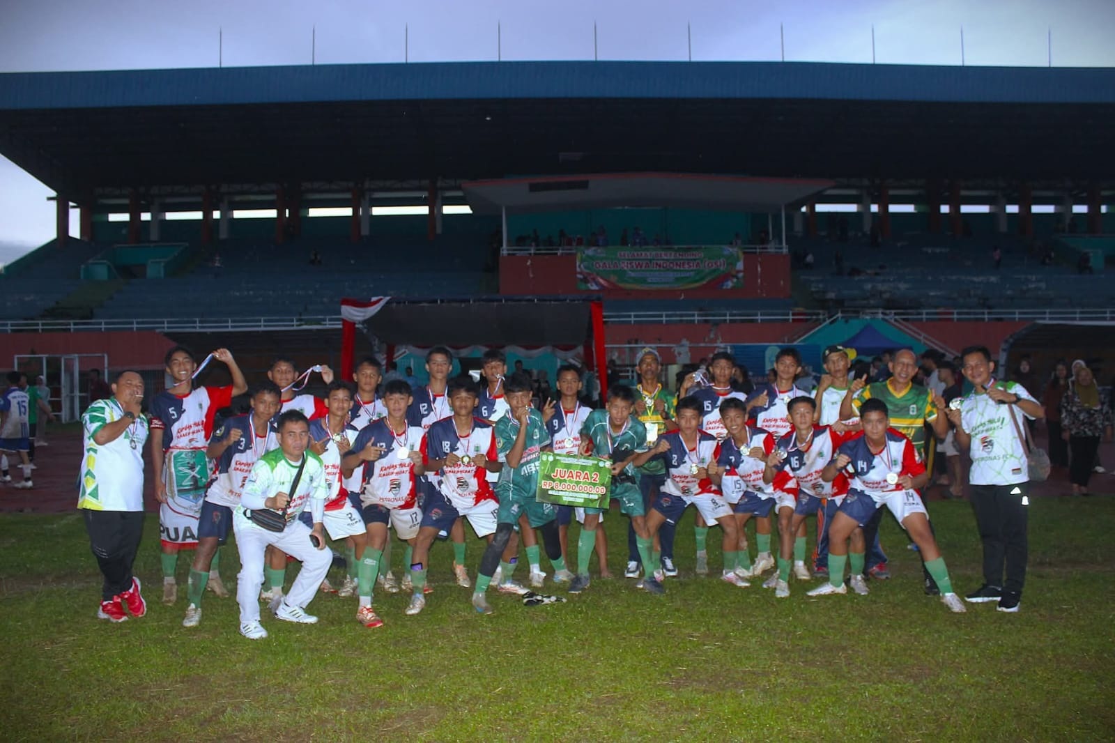 BERPOSE: Skuad GSI Kapuas Hulu berfoto bersama usai laga final GSI Kalbar 2025 melawan Sambas di Stadion Sultan Syarif Abdurrahman, Pontianak.