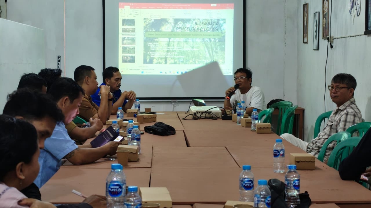 IWO Landak menggelar persiapan program penghijauan di Sekolah Alam Berbasis Keragaman Hayati di Dusun Leban, Desa Nyayum, Kecamatan Kuala Behe.