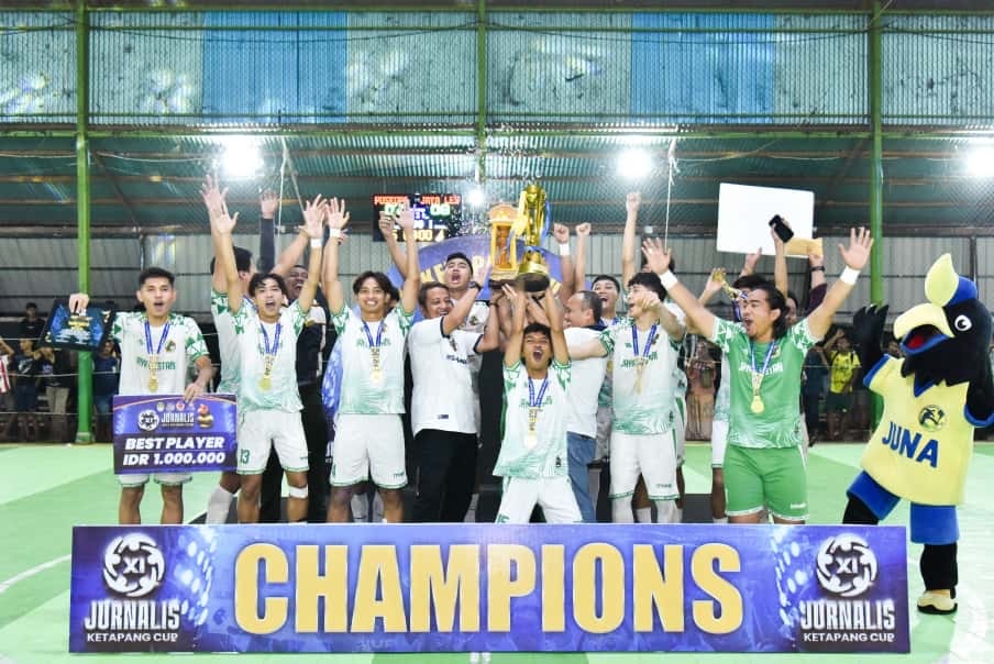 JUARA : Tim Futsal Jaya Lestari berhasil menjuarai JKC XI setelah mengalahkan Poskopi FC, Senin (22/9)
