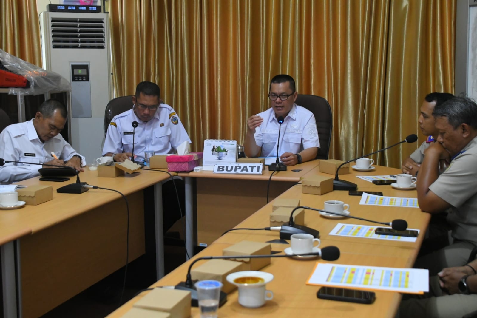 BPN : Penyerahan Sertifikat Sekolah Rakyat dari Badan Pertanahan Nasional (BPN) Kabupaten Kayong Utara.&nbsp;