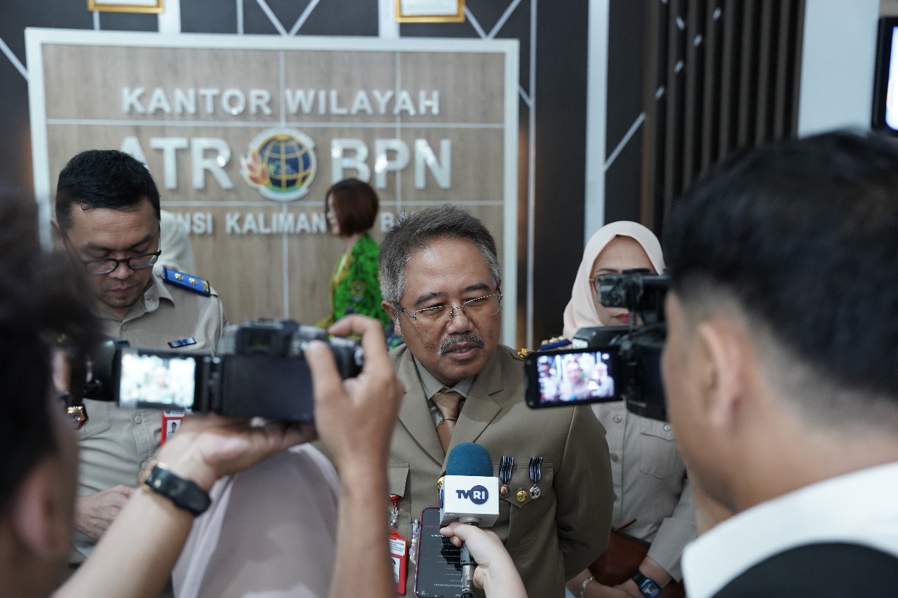 Mujahidin Maruf di hadapan awak media menyampaikan capaian kinerja selama sembilan bulan (hingga Triwulan III Tahun 2025).