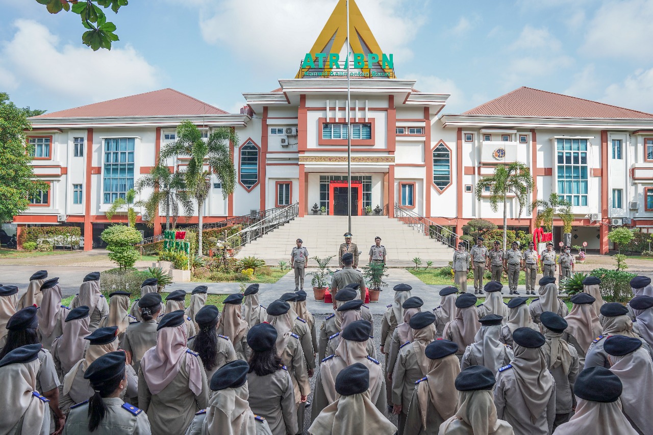 Upacara Peringatan Hari Ulang Tahun ke-65 Undang-Undang Pokok Agraria (UUPA) di Halaman Kantor Wilayah Badan Pertanahan Nasional Provinsi Kalimantan Barat, Rabu (24/9/2025).