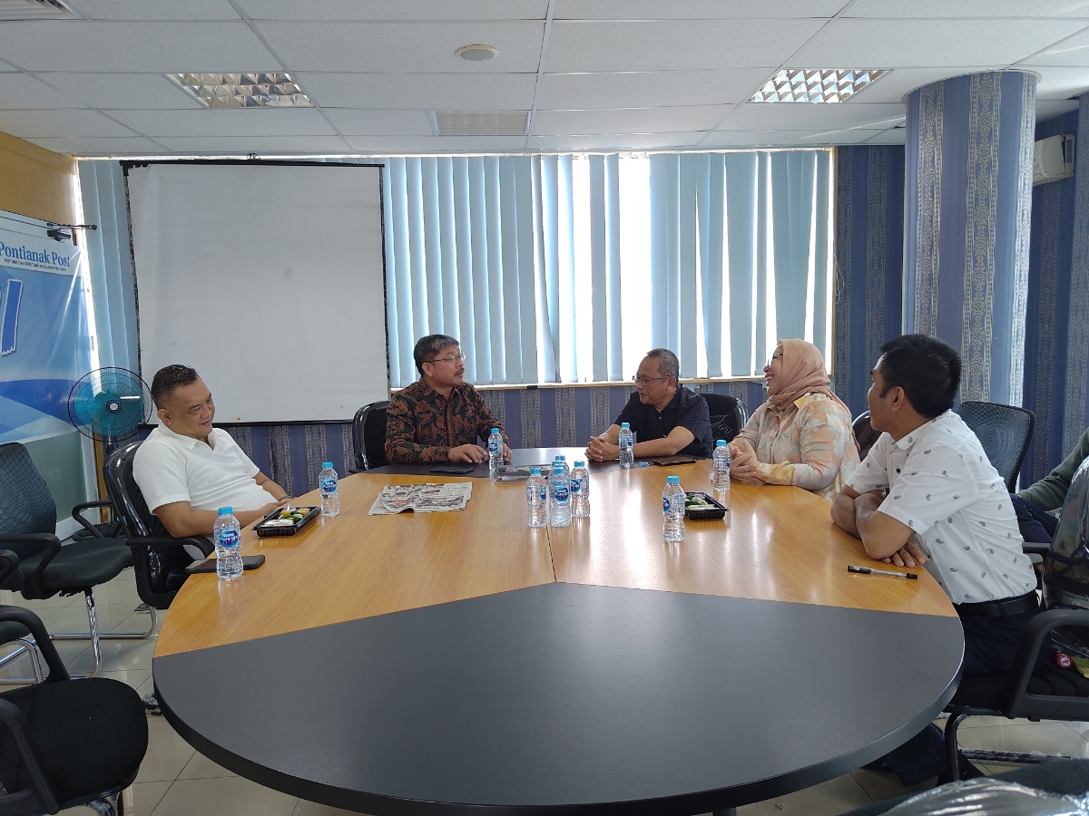 Kunjungan Kanwil Kementerian Hukum Kalimantan Barat di Gedung Graha Pena Pontianak pada Jumat (26/9).