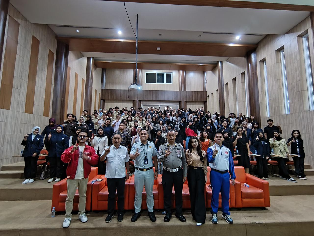 Astra Motor Kalimantan Barat menggelar acara &ldquo;Perjalanan Fokus, Kuliah Mulus&rdquo; Sharing Session bersama pihak kampus Fakultas Ilmu Sosial dan Ilmu Politik Universitas Tanjungpura.