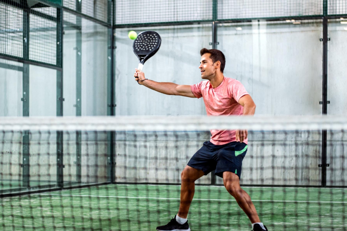 Cara memilih raket padel untuk pemula.