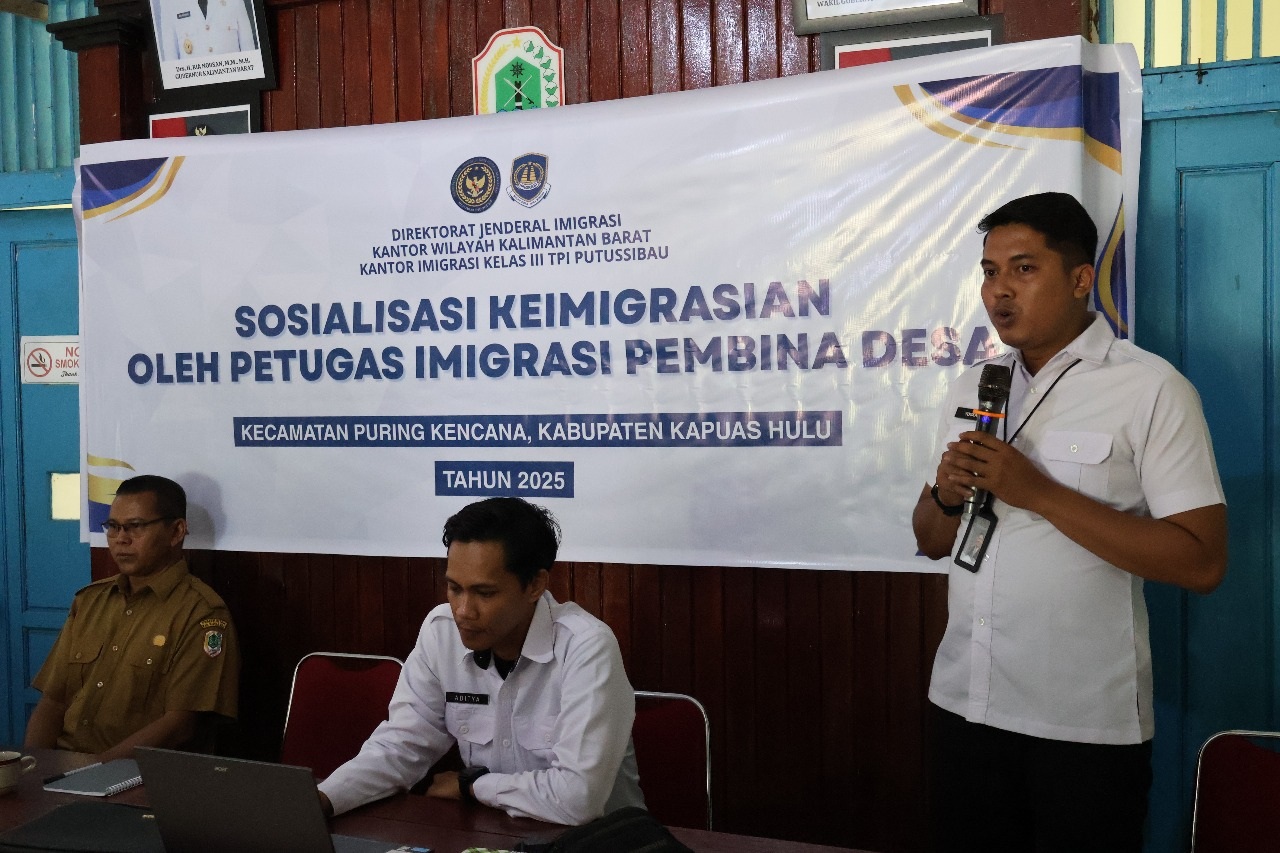 IMIGRASI : Sosialisasi bahaya perdagangan orang dilakukan Imigrasi Putussibau di Kecamatan Puring Kencana.