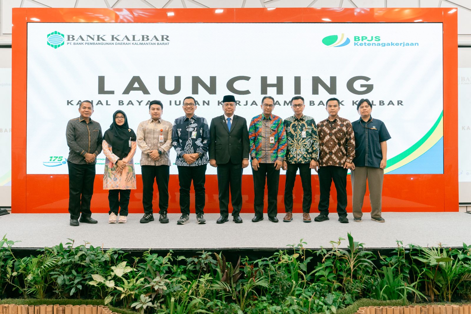 Peluncuran layanan pembayaran iuran BPJS Ketenagakerjaan lewat sistem Host to Host bersama Bank Kalbar di Pontianak, Rabu (23/9).