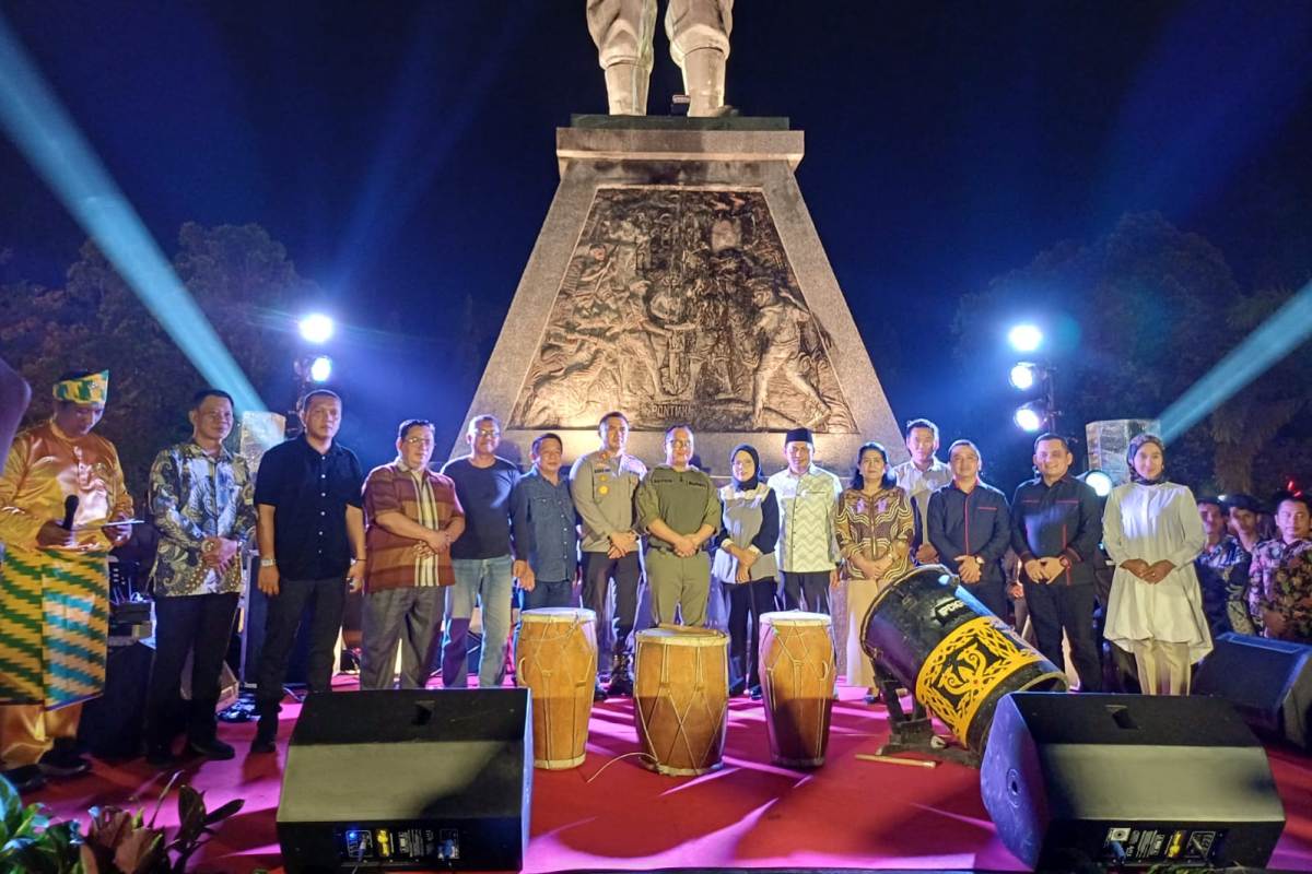Bupati Sujiwo bersama jajaran Forkopimda meresmikan ruang publik baru di Sungai Ambawang, wadah kebersamaan dan rekreasi masyarakat Kubu Raya.