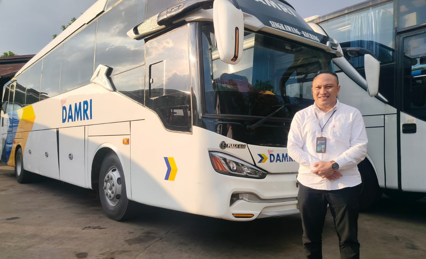 General Manager DAMRI Pontianak, Ahmad Bukhari