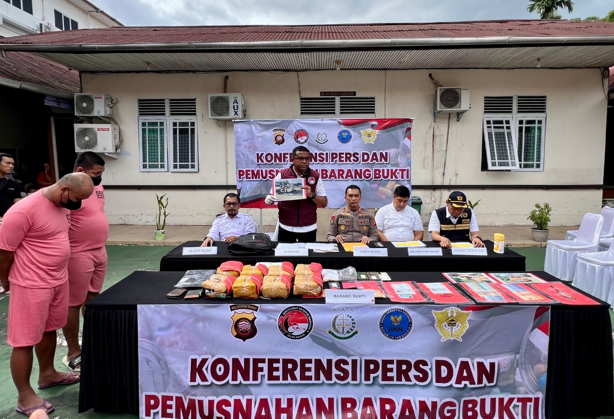 Direktorat Reserse Narkoba Polda Kalbar menggelar konferensi pers terkait pengungkapan kasus narkoba jenis sabu di Rumkit Bhayangkara Anton Sujarwo, Senin (29/9).