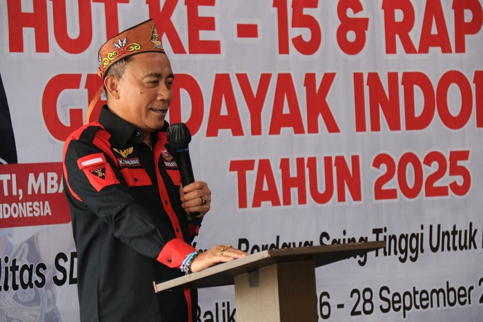 SAMBUTAN: Wakil Gubernur Kalimantan Barat Krisantus Kurniawan saat menyampaikan sambutan dalam Rapat Pimpinan Nasional  Gerdayak Tahun 2025 di Balikpapan.