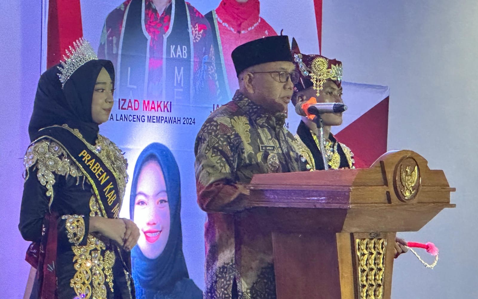GRAND FINAL: Wabup Juli Suryadi saat menghadiri malam grand final pemilihan duta lanceng praben 2025.