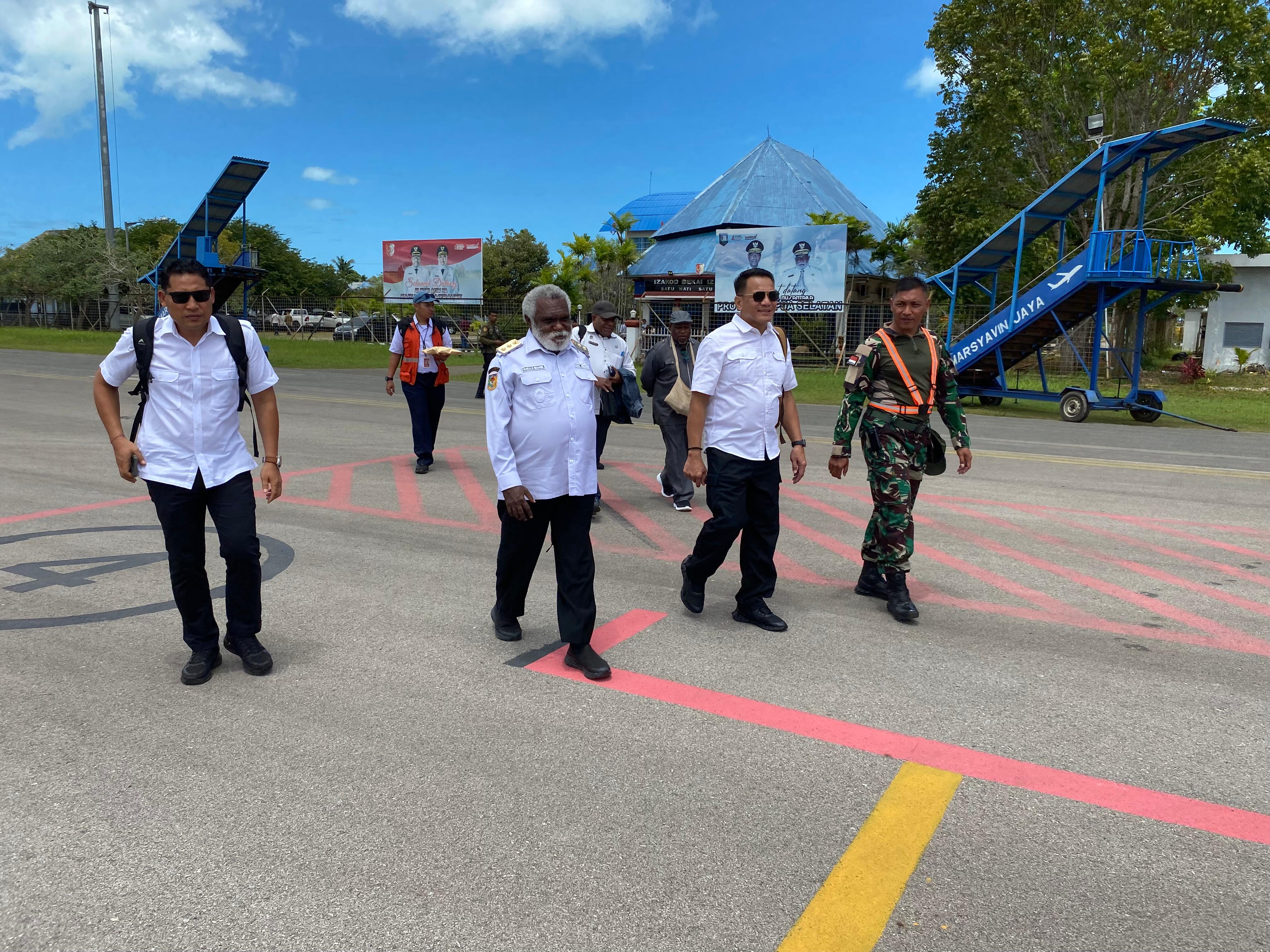 Rombongan Wakil Gubernur Papua Selatan bersiap berangkat dari Bandara Mopah menuju Kabupaten Asmat.