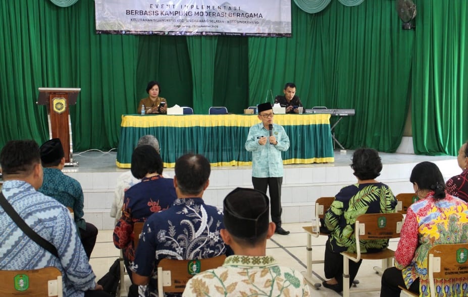MATERI : Kepala Kantor Kemenag Kota Singkawang Muhlis menyampaikan materi terkait program prioritas Kementerian Agama moderasi beragama.