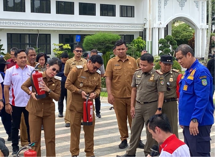 Wali Kota Singkawang, Tjhai Chui Mie pada kegiatan Workshop Sosialisasi Optimalisasi Keselamatan Kerja melalui Implementasi Alat Pemadam Api Ringan (APAR) dan Sarana Prasarana K3.