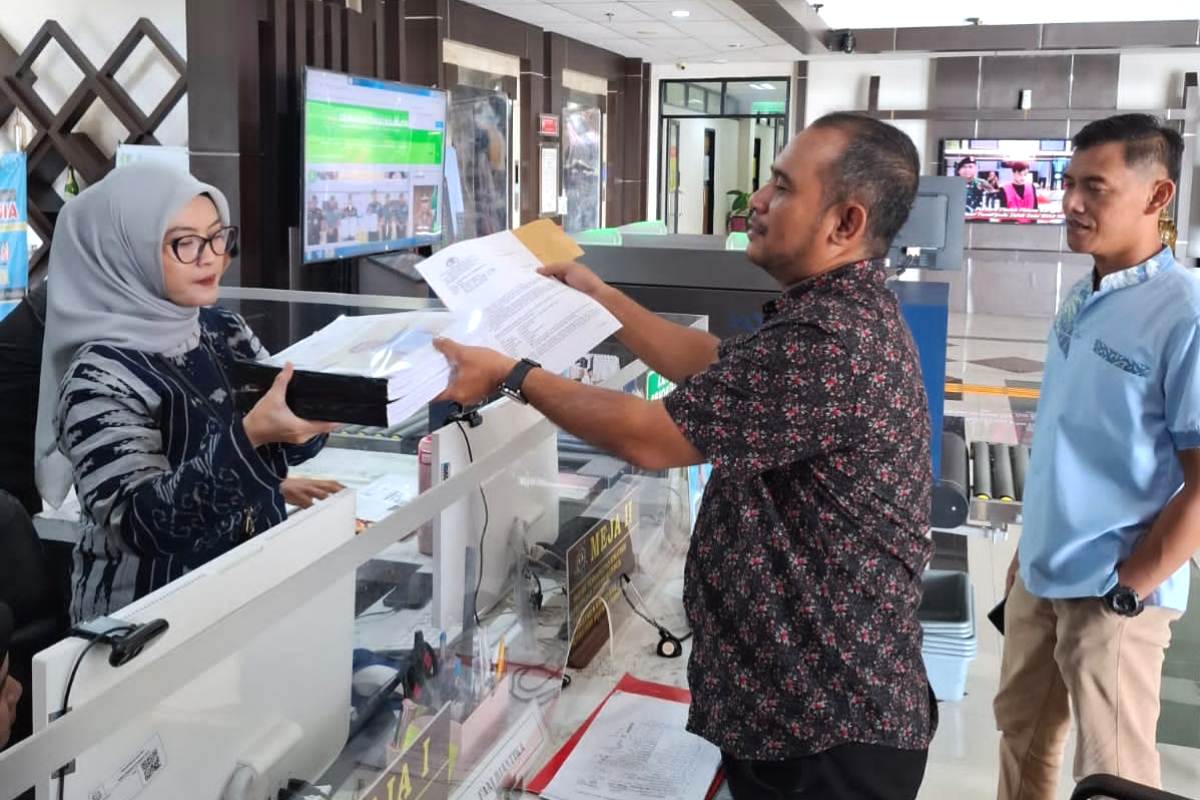 Penyidik Unit IV Ditreskrimsus Polda Kalbar resmi menyerahkan berkas perkara tersebut ke Kejaksaan Tinggi Kalbar.