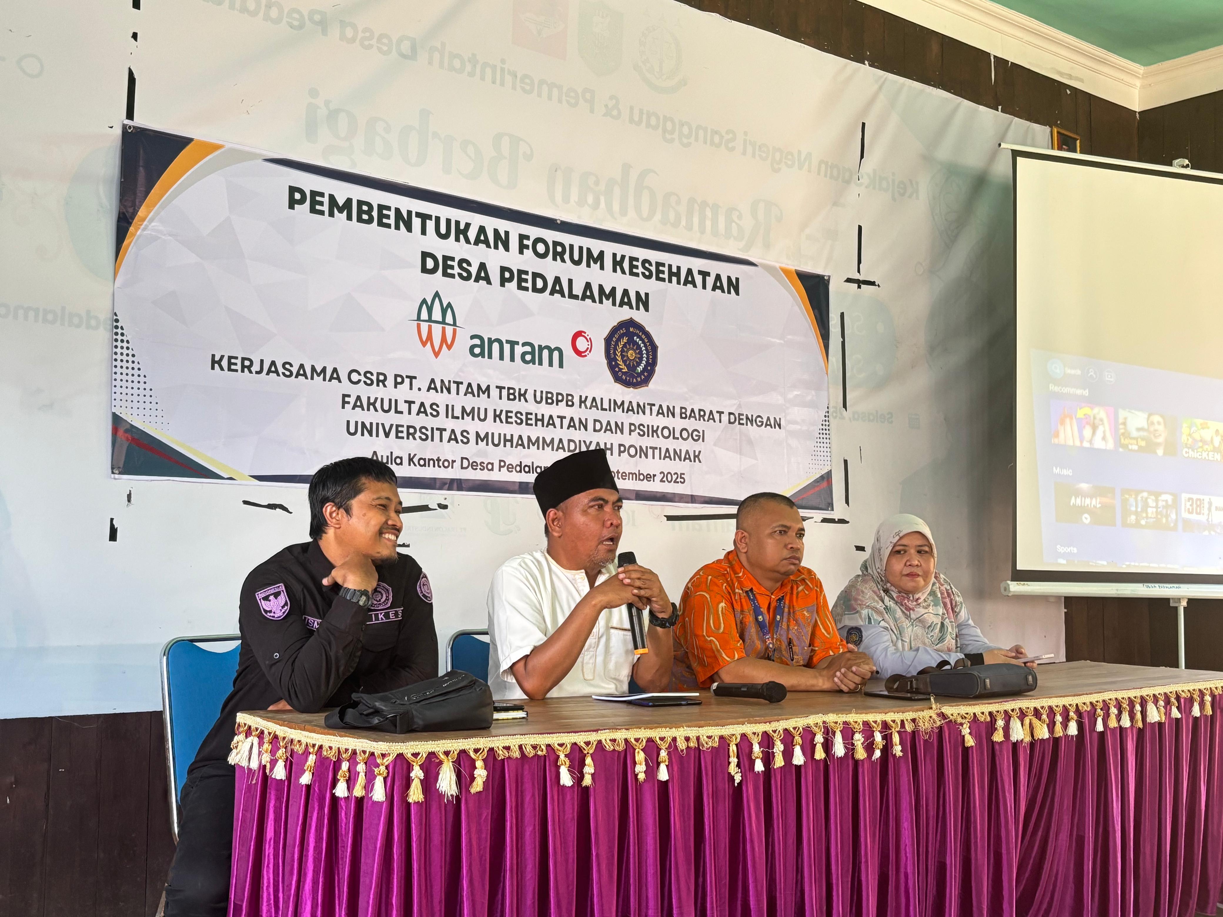 Kepala Desa Pedalaman menyampaikan sambutan pada kegiatan pembentukan Forum Kesehatan Desa.