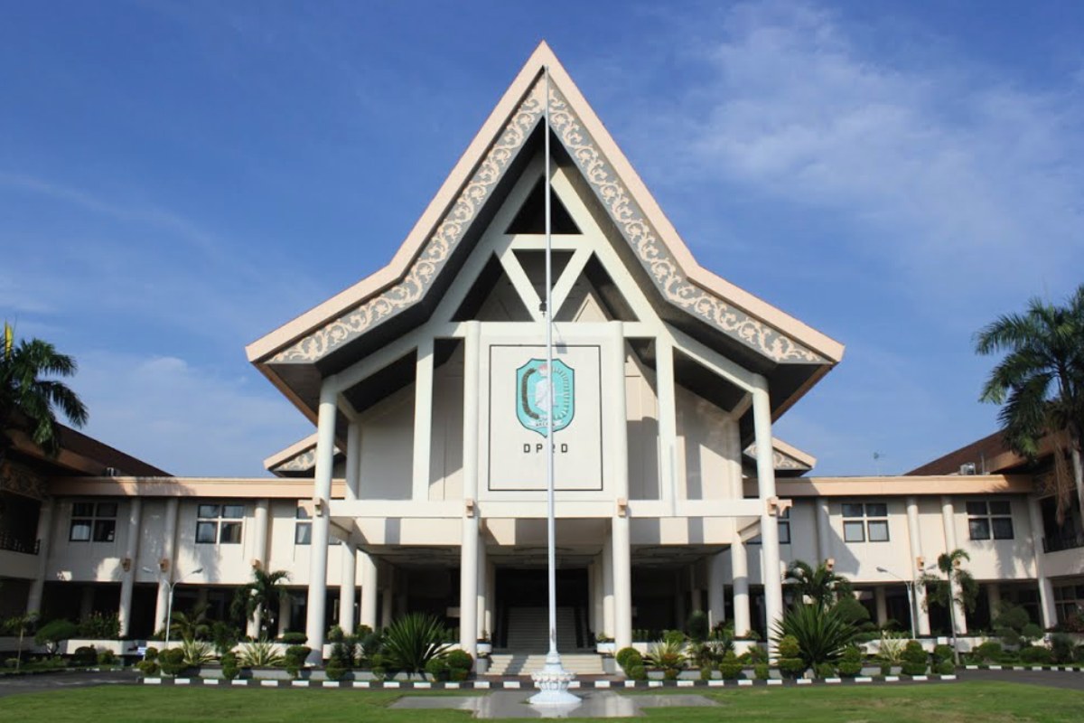Gedung DPRD Kalimantan Barat.