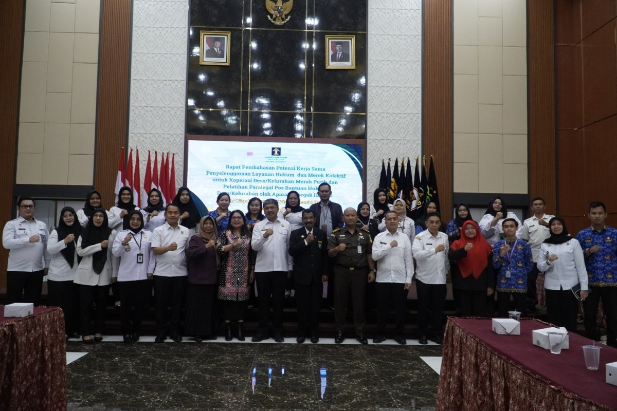 Kanwil Kemenkum Kalbar menggelar rapat&nbsp;Pembahasan Potensi Kerja Sama Penyelenggaraan Layanan Hukum dan Merek Kolektif untuk Kopdes Merah Putih dan&nbsp;Pelatihan Paralegal Posbankum pada rabu (1/10).