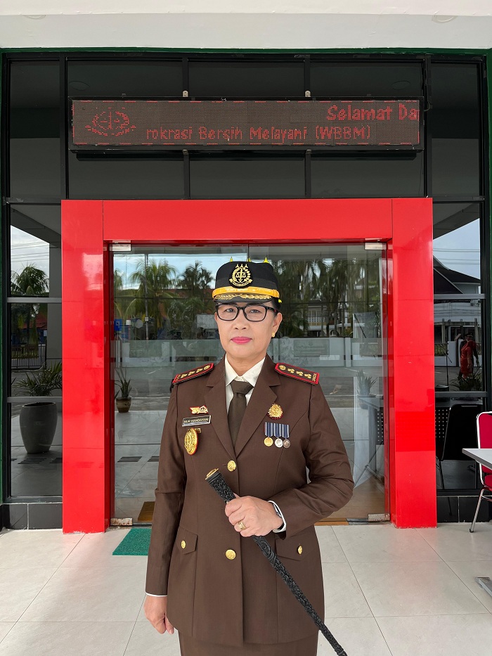 KETERANGAN BARU: Kepala Kejari Singkawang, Nur Handayani, usai memberi keterangan pers soal perkembangan kasus korupsi HPL Pasir Panjang, Rabu (1/10).