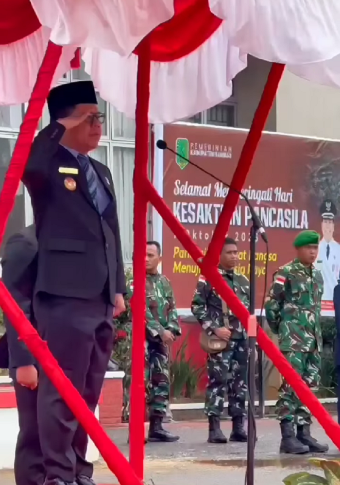 UPACARA: Upacara peringatan Hari Kesaktian Pancasila Kabupaten Sambas 2025 di Halaman Kantor Bupati Sambas, kemarin (1/10).