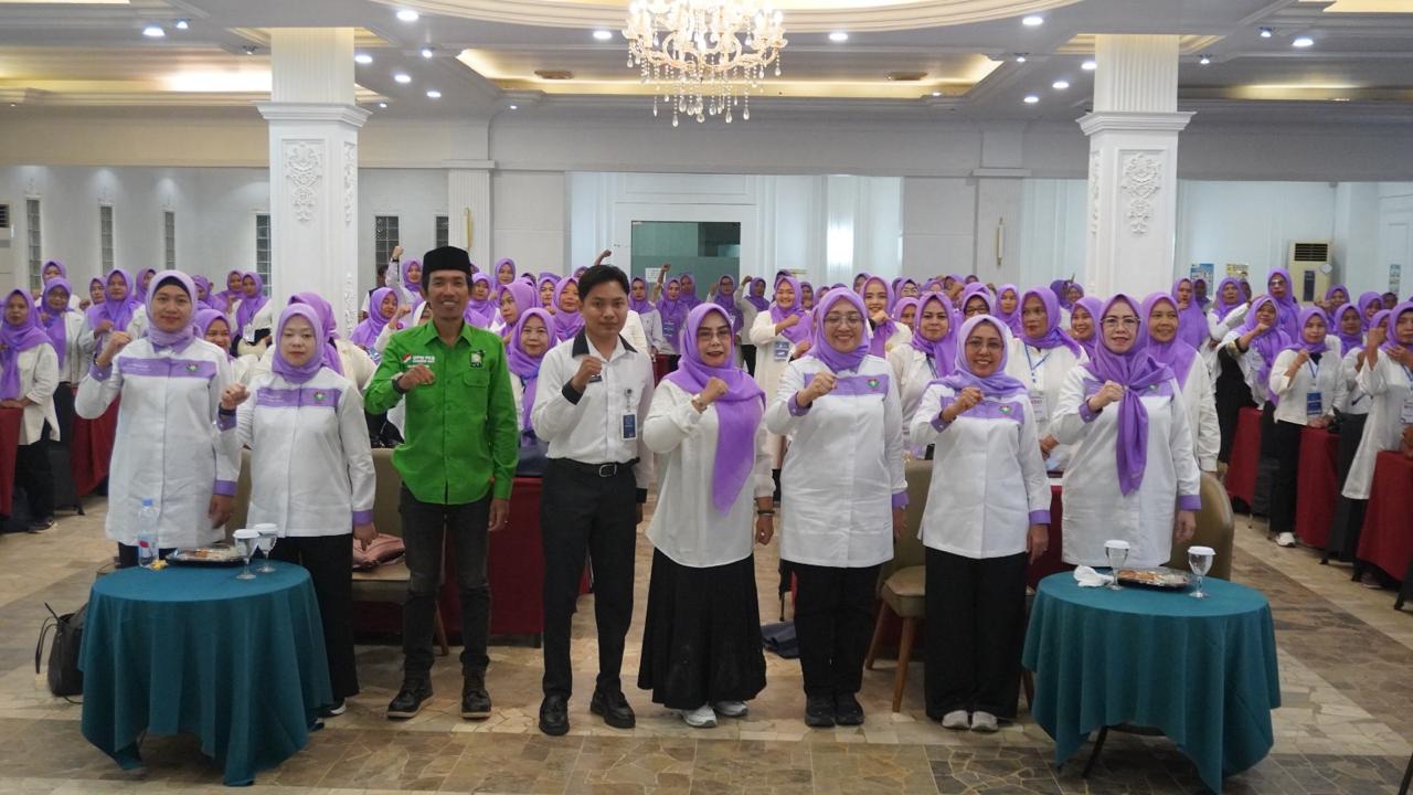 Anggota DPR RI Hindun Anisah bersama Badan Gizi Nasional saat sosialisasi Program Makan Bergizi Gratis (MBG) di Pontianak.