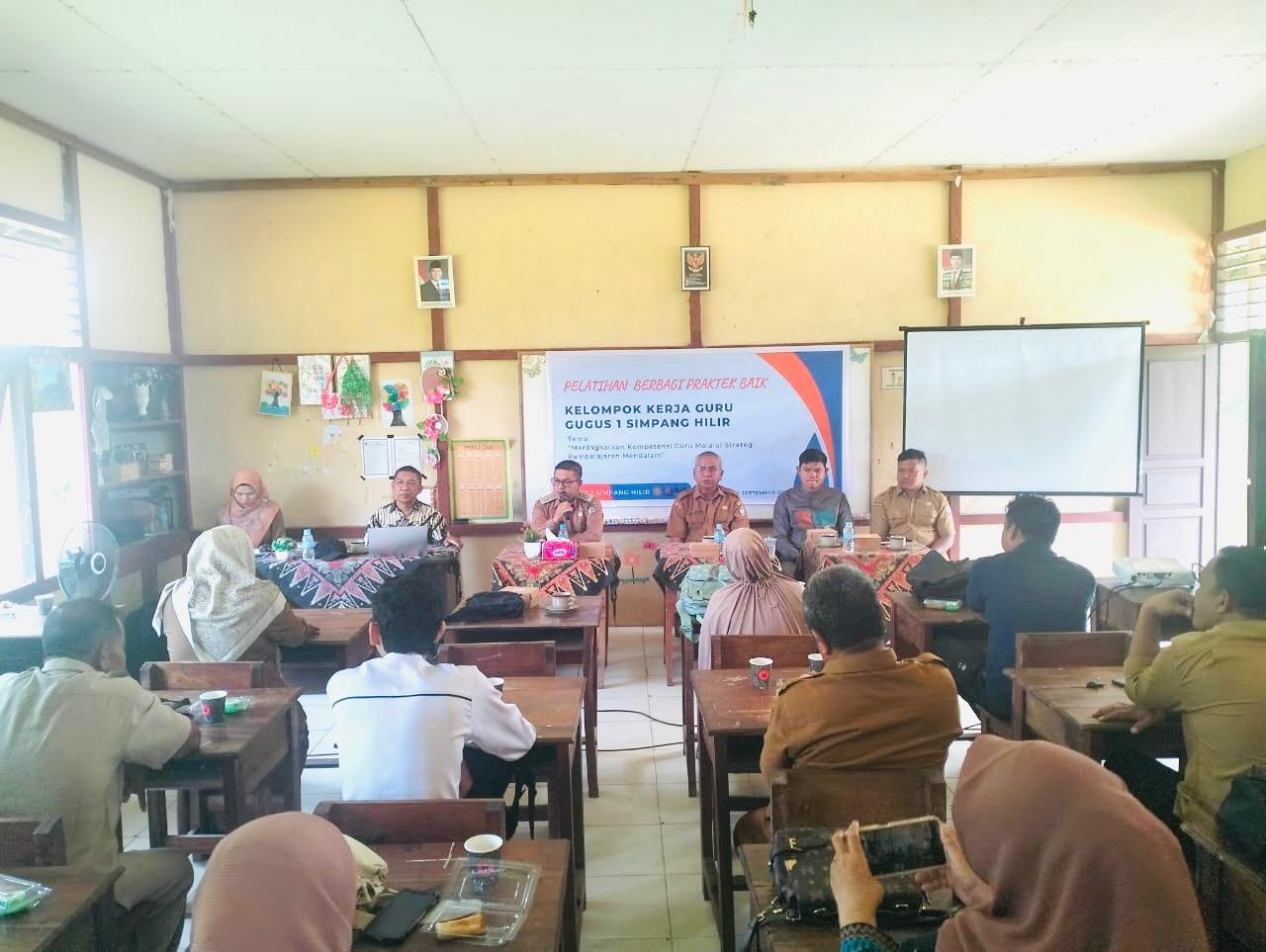 GURU : Kegiatan berbagi praktik baik kelompok kerja guru gugus 1 SMP Simpang Hilir.