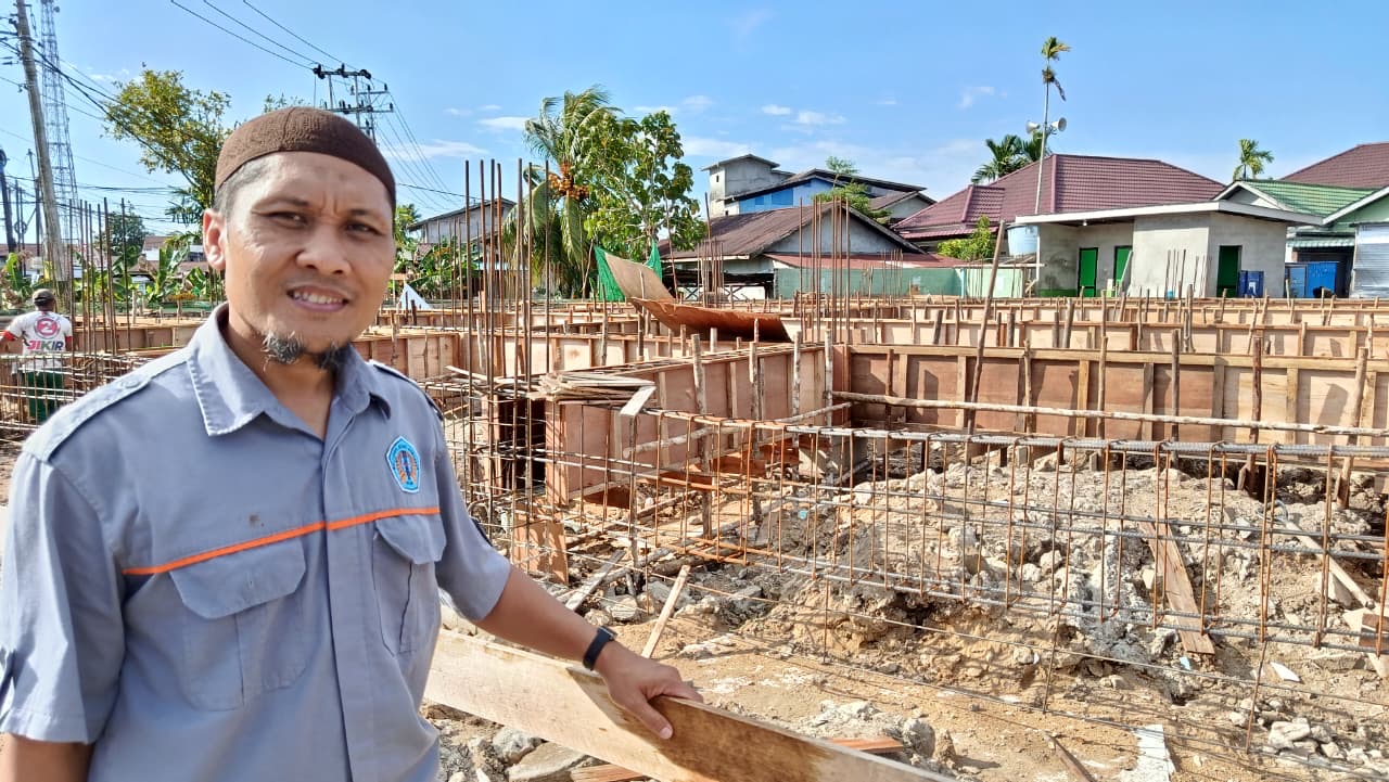 Pengawasan berkala oleh Tim PKM Teknik Arsitektur Polnep.