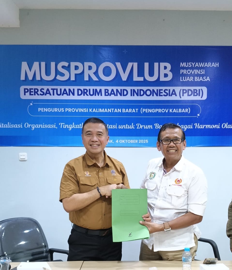 Suhadi Sw resmi terima mandat Ketua PDBI Kalbar 2025&ndash;2029 usai terpilih aklamasi dalam Musorprovlub di Pontianak, 4 Oktober 2025.
