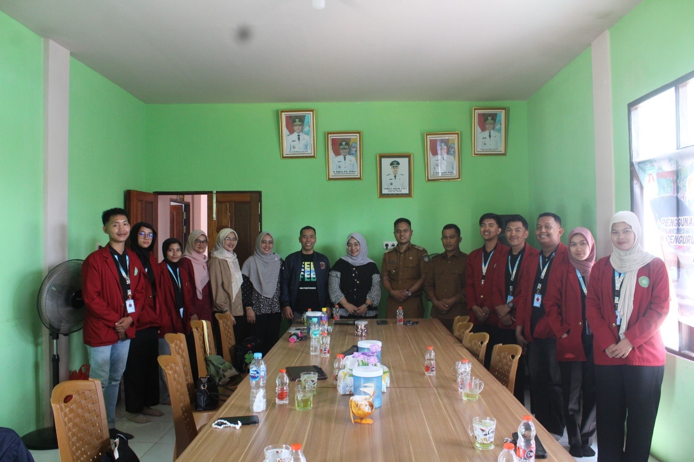 Dokumentasi kegiatan Program Pengabdian Masyarakat oleh Mahasiswa (PMM) yang digelar oleh FEB Universitas Muhammadiyah Pontianak.