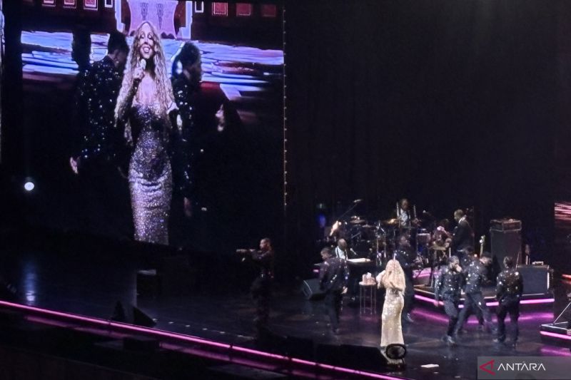 KONSER: Diva pop dunia Mariah Carey menampilkan sederet lagu hitnya dalam konser privat bertajuk &ldquo;The Celebration of Mimi&rdquo; yang digelar di Sentul International Convention Center (SICC), Bogor.
